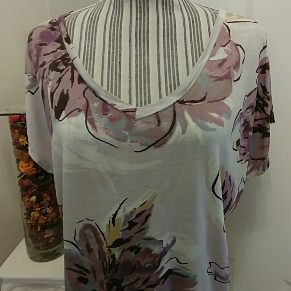 Lauren Conrad Floral Medium T Shirt - Picture 2 of 5